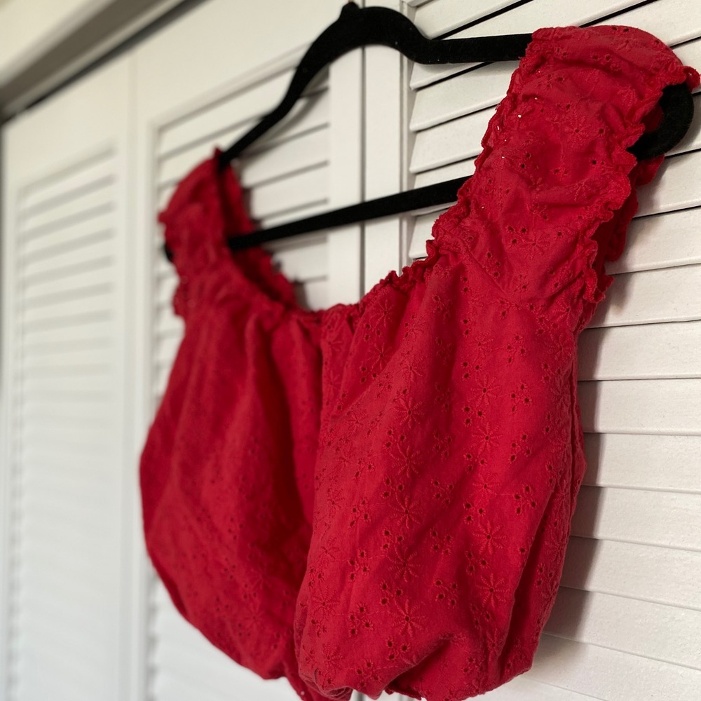 Red floral detail top❤️